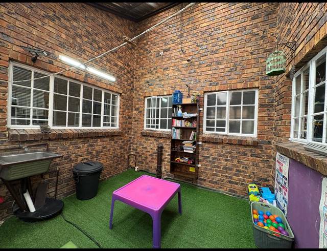2 BEDROOM TOWNHOUSE FOR SALE IN ARCON PARK